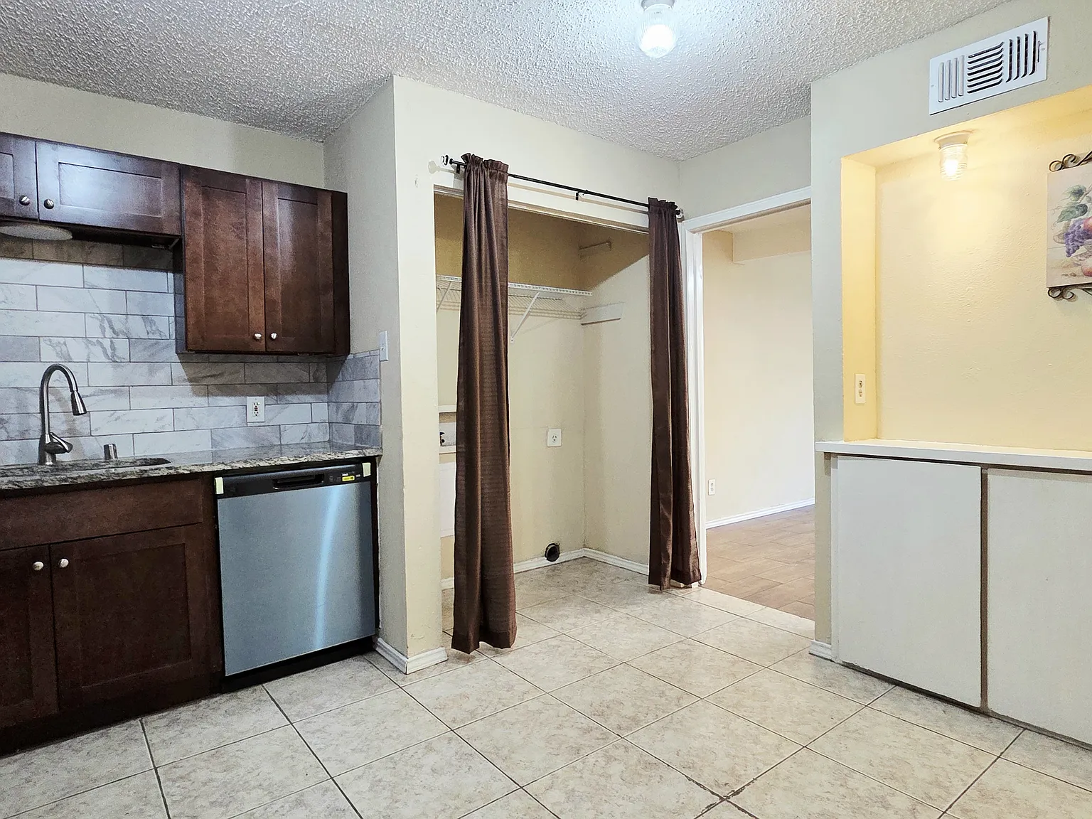3 bed, 2.5 bath, 1314 sqft, $1,700 — Photo 3
