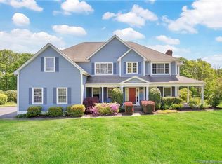 60 Topaz Ln, Trumbull, CT 06611