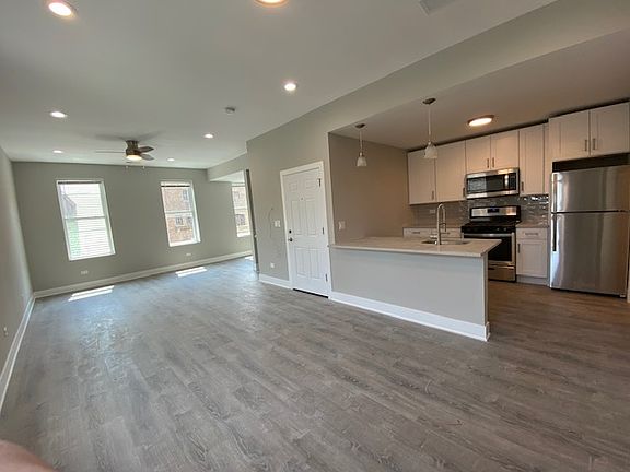 3rd image of 1414 W Blackhawk St #2F