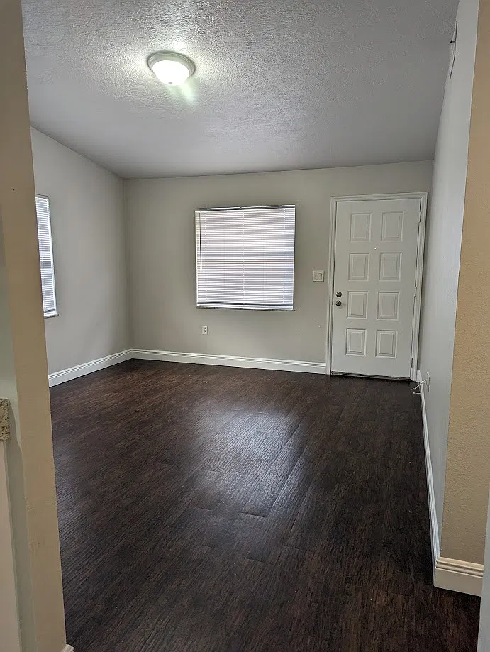 2 bed, 900 sqft, $1,740 — Photo 3