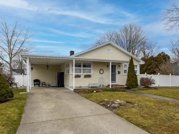 34 Chestnut St, Fairhaven, MA 02719