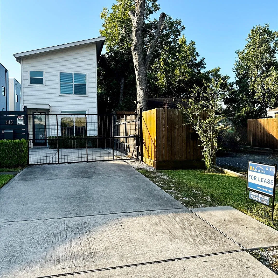 2 bed, 2.5 bath, 1404 sqft, $2,300 — Photo 3