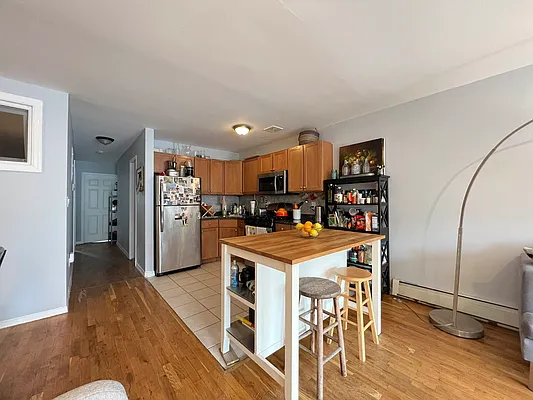 Rented by Rumah Realty Inc | media 7