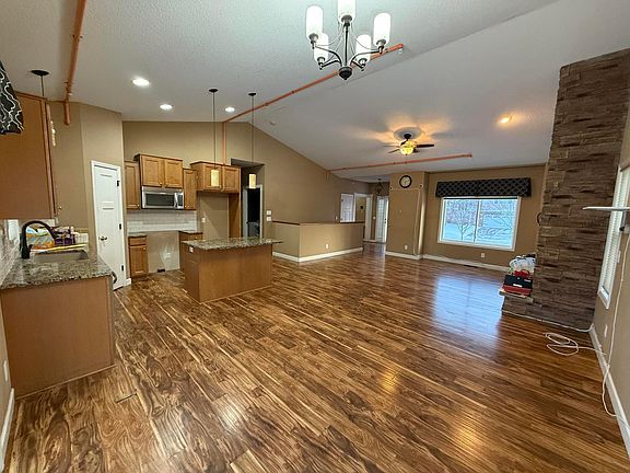 2nd image of 4137 Foxglove Ave N