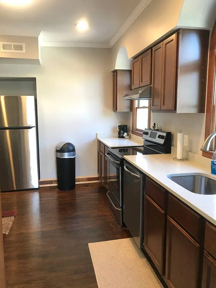 3 bed, $3,000 — Photo 2