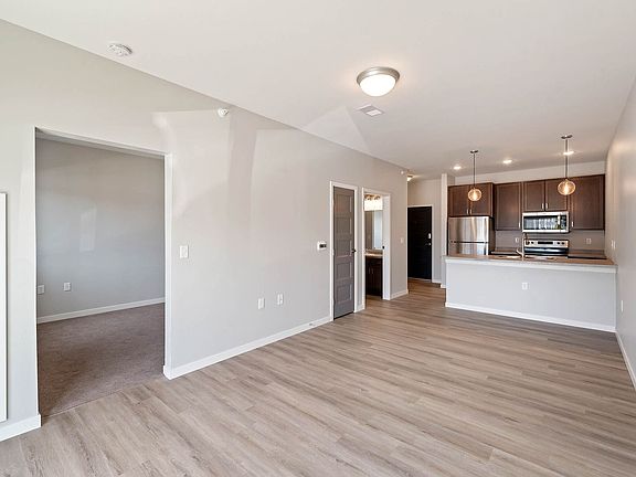 4th image of 2113 S Silverthorne Ave #209