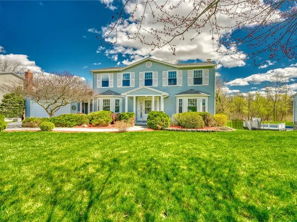 40 Rosscommon Cres, Fairport, NY 14450