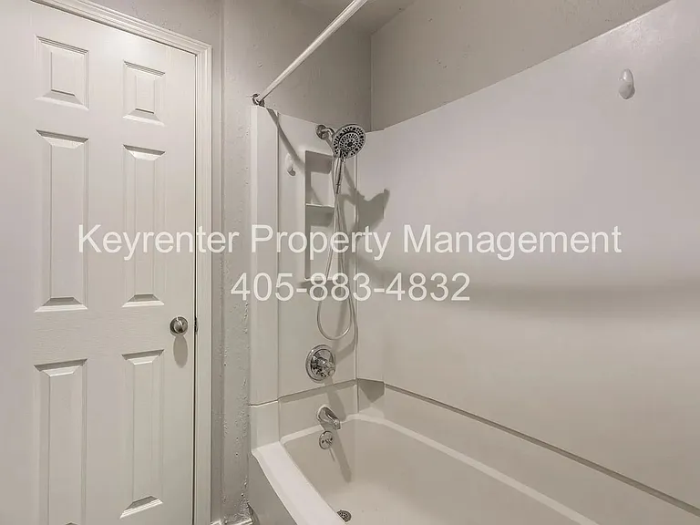9016-9020 N Rockwell Dr — Photo 19