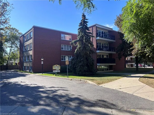2054 Courtland Dr #404, Burlington, ON L7R 1R8