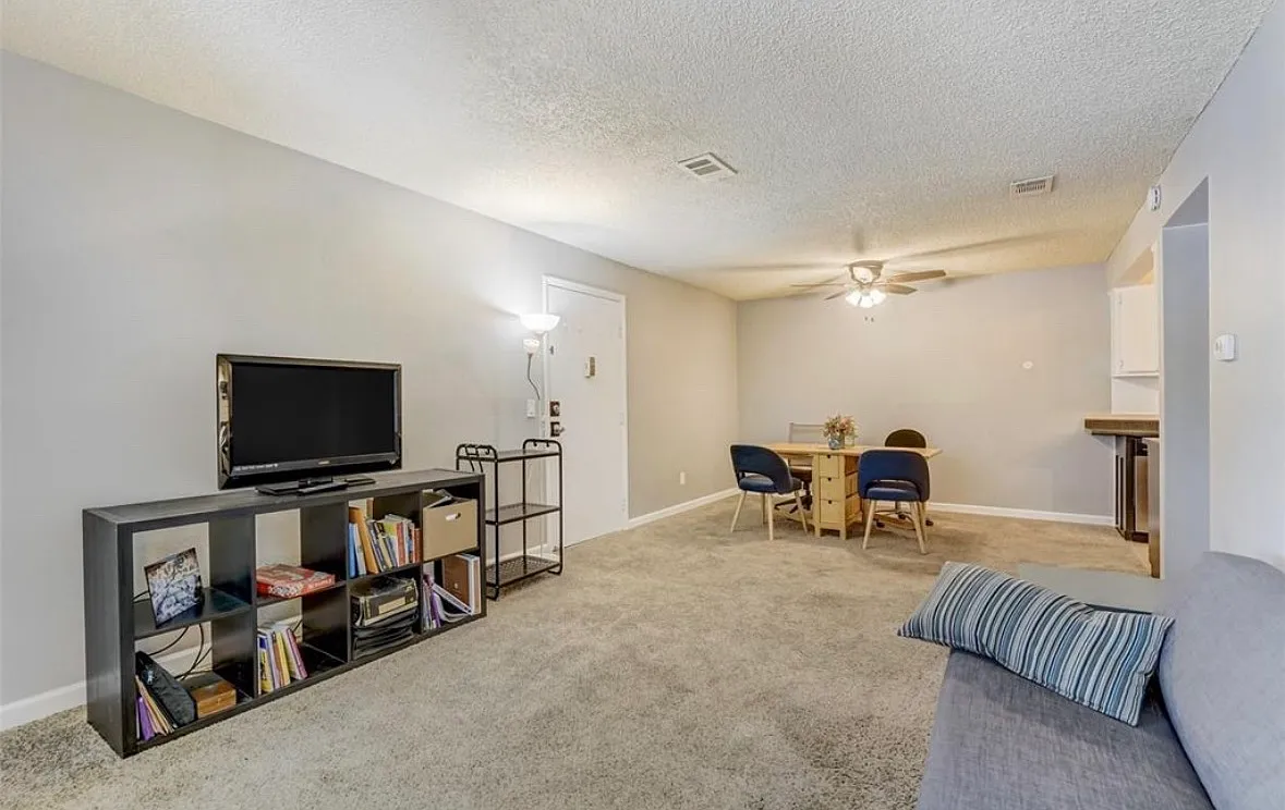 1 bed, 604 sqft, $1,500 — Photo 2
