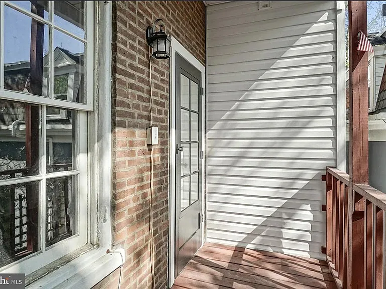 148 Walnut St #2 — Photo 4