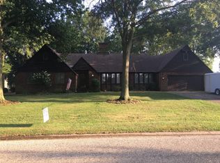 105 Hawthorn Est, Salem, IL 62881