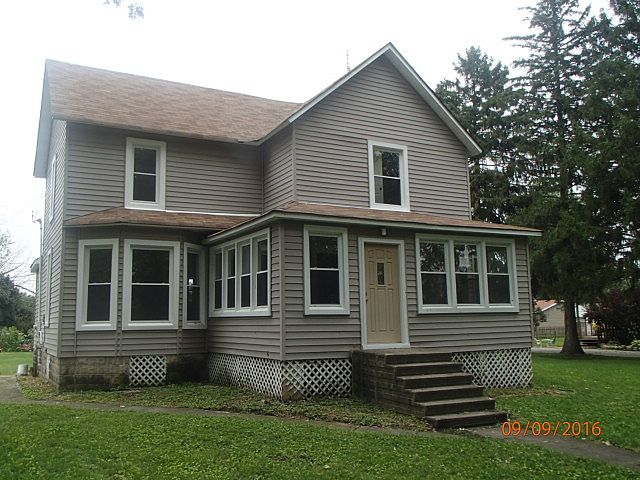 1st image of 203 E Lincoln St