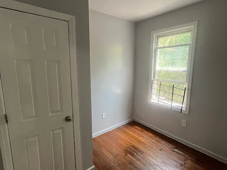 3 bed, 1200 sqft, $2,200 — Photo 2