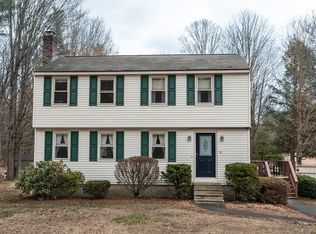 11 Countryside Rd, Pepperell, MA 01463