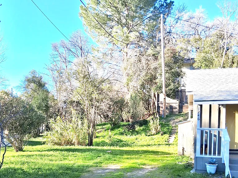 1246 Oak St — Photo 11