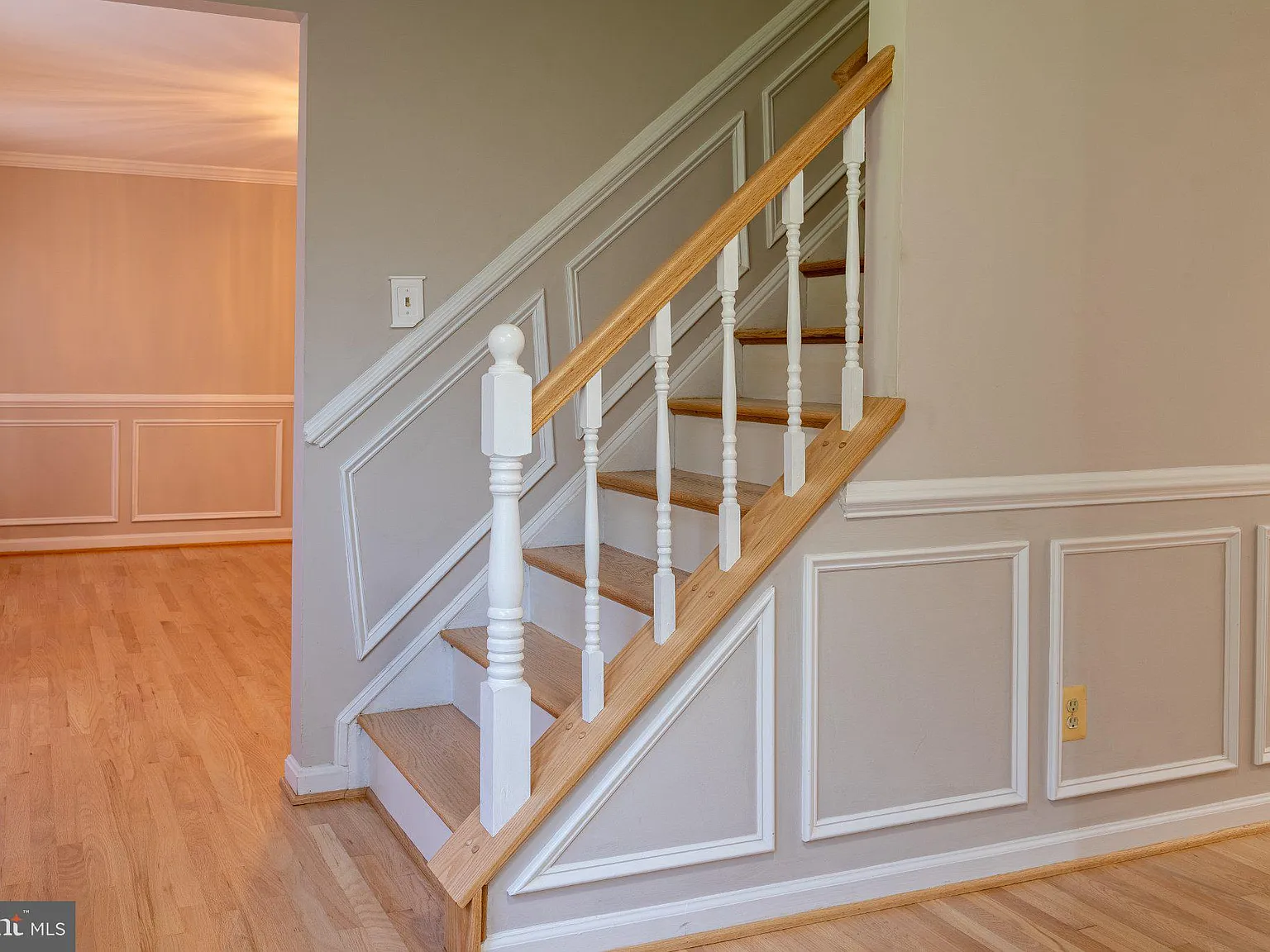 5 bed, 3.5 bath, 3820 sqft, $4,695 — Photo 4