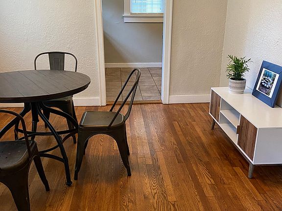 dining room with seating for 4