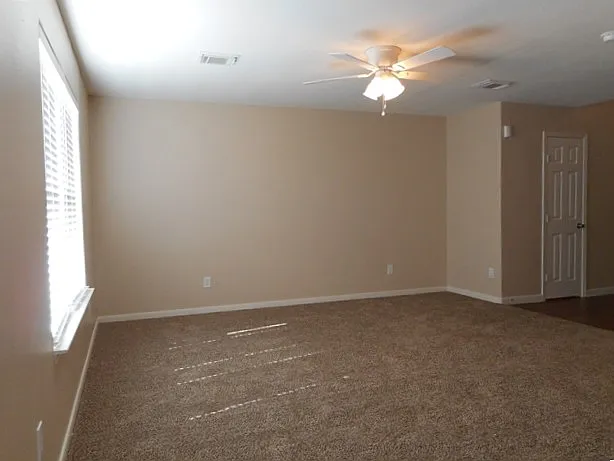 3 bed, 2.0 bath, 1608 sqft, $2,035 — Photo 4