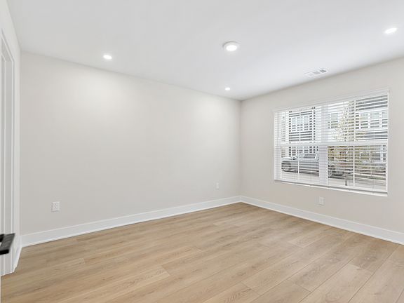 2nd image of 714 41st Ave N