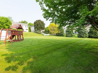 76 Ivanhoe Ln, Cary, IL 60013