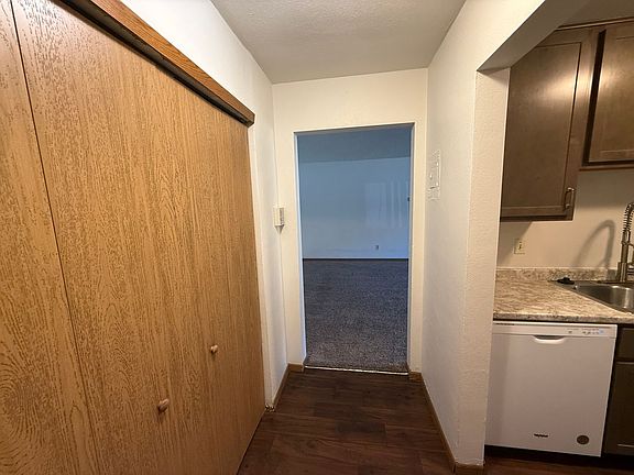 4th image of 924 24th Ave S APT 3