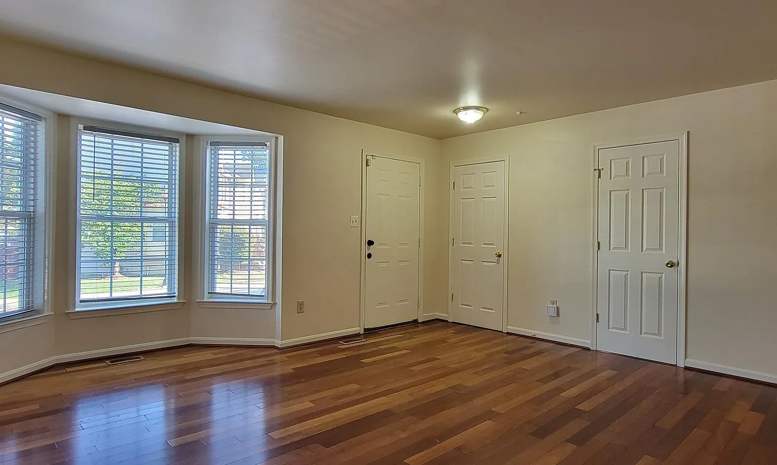 4 bed, 4.0 bath, 1846 sqft, $2,495 — Photo 3
