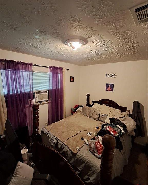 1st image of 2931 Dickens Dr