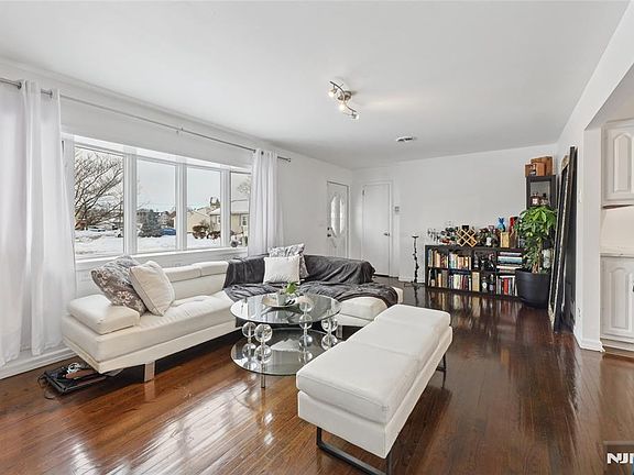 3rd image of 16 Homestead Rd