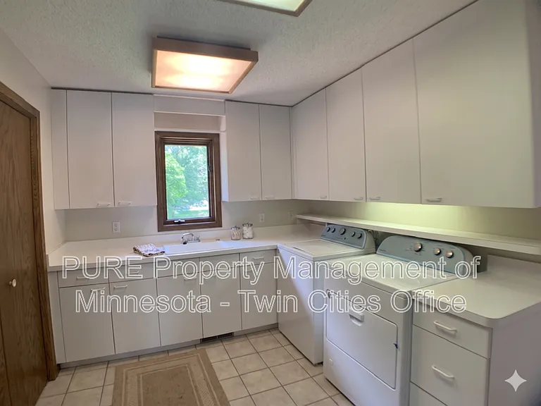 7420 Hyde Park Cir — Photo 9