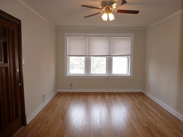 1042 McCausland Ave — Photo 7