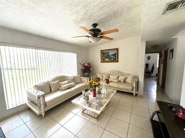 1330 NE 40th St, Pompano Beach, FL 33064