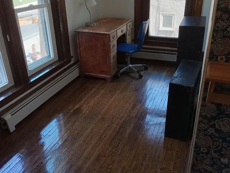 Apt 3 - upstairs front BR