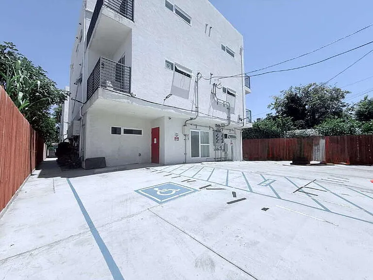 1258 Leighton Ave #B — Photo 4