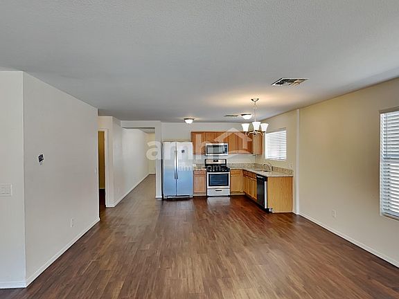 5th image of 286 E Mountain Alder St