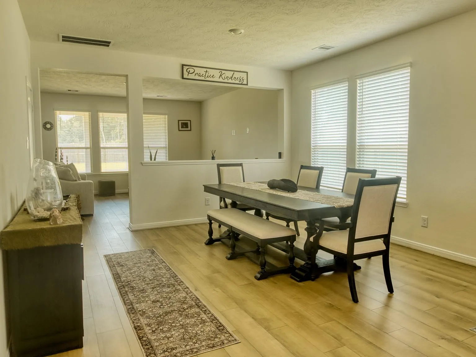3 bed, 2.5 bath, 2924 sqft, $2,800 — Photo 2