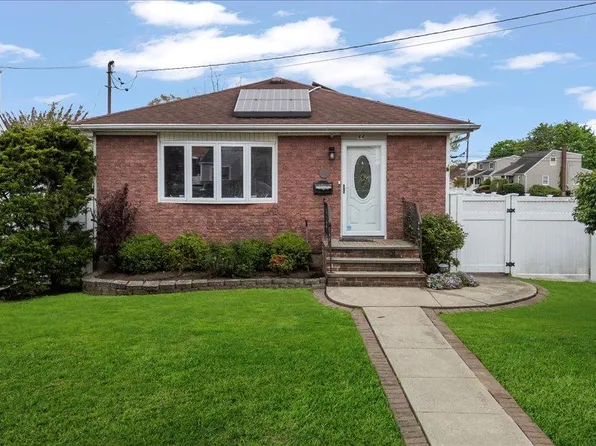 64 Sunset Avenue, Farmingdale, NY 11735