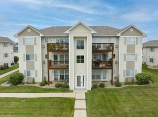 6723 Creekside Dr NE UNIT 9, Cedar Rapids, IA 52402