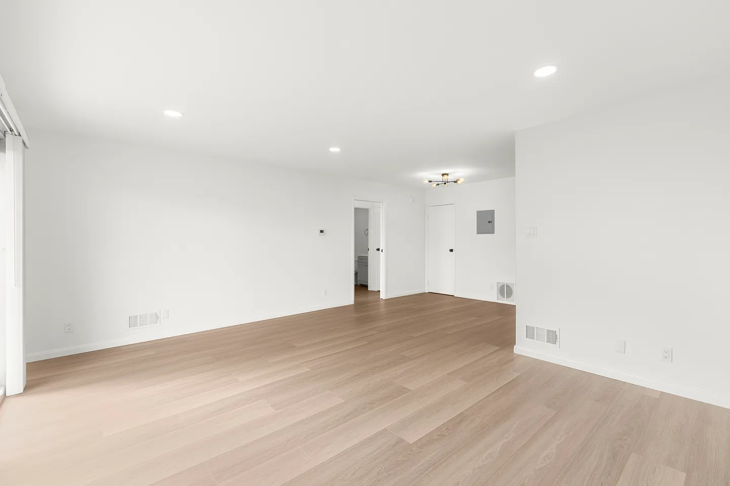 1 bed, 665 sqft, $4,995 — Photo 4