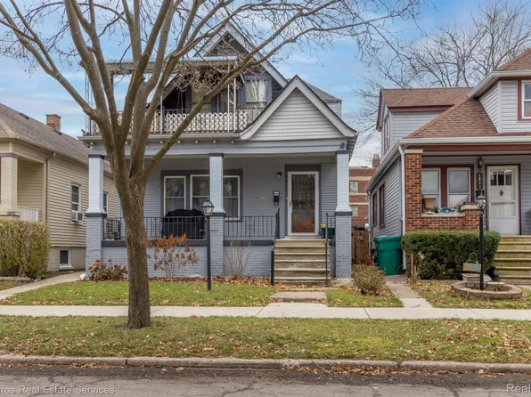 1011 Wayburn St, Grosse Pointe Park, MI 48230
