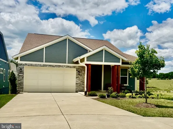 100 Walleye Ct, Lake Frederick, VA 22630