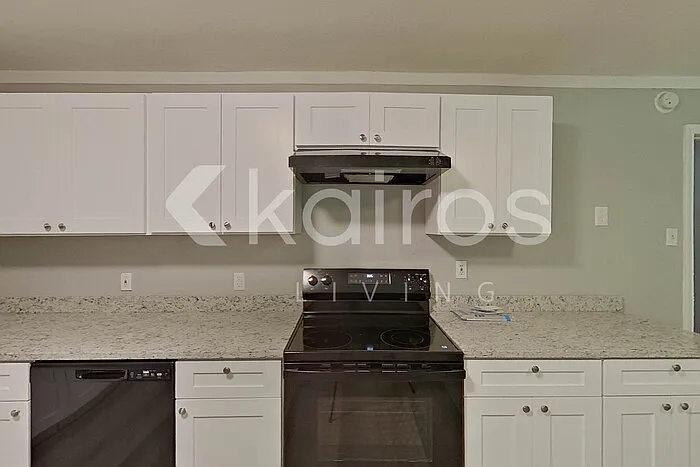 111 Evelyn St — Photo 6