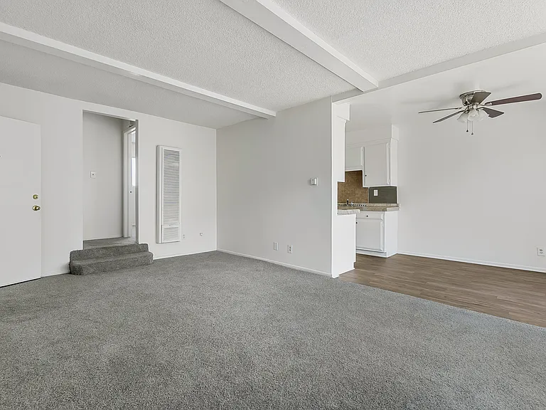 Inglewood Palms Apts — Photo 10
