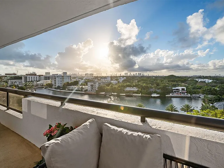 2555 Collins Ave #1002 — Photo 10