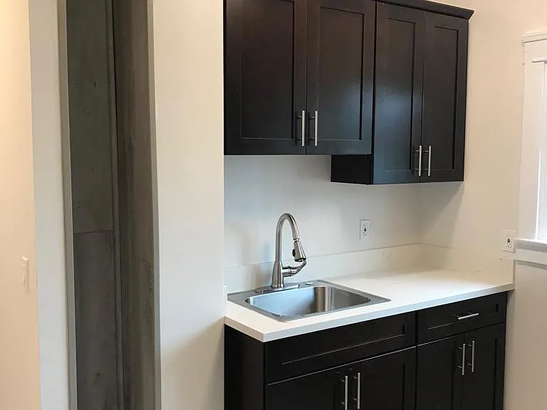 3742 1/2 Maple Ave — Photo 3