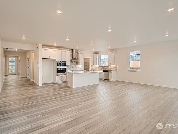 4th image of 18641 136th Street Ct E #41