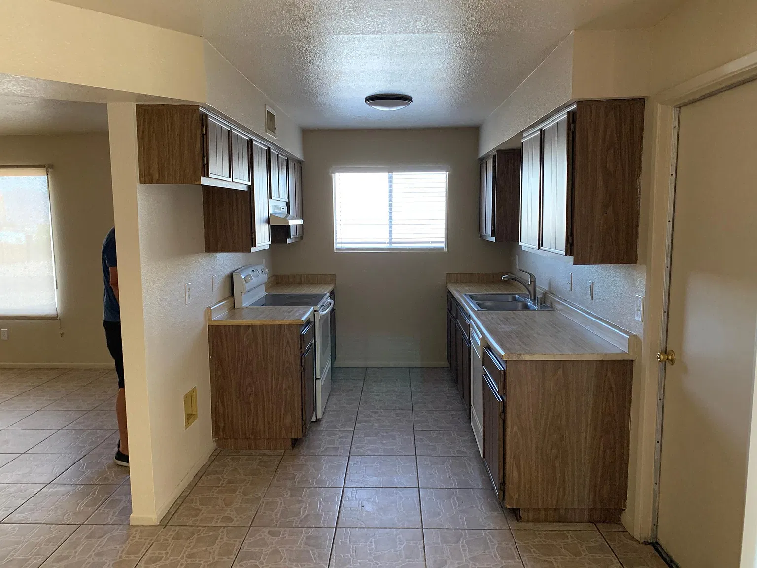 3 bed, 1144 sqft, $1,350 — Photo 4