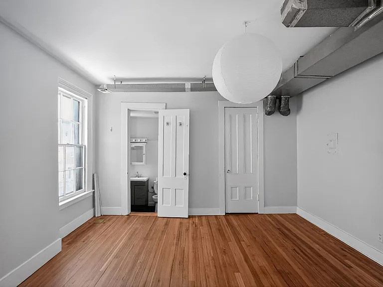 271 Crown St — Photo 10