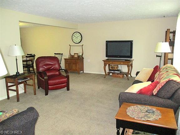 4th image of 1111 Gentry Dr