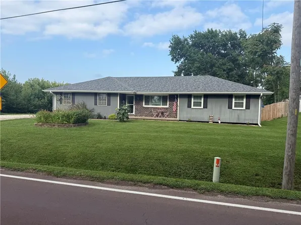 7011 SE State Route 371, Saint Joseph, MO 64504